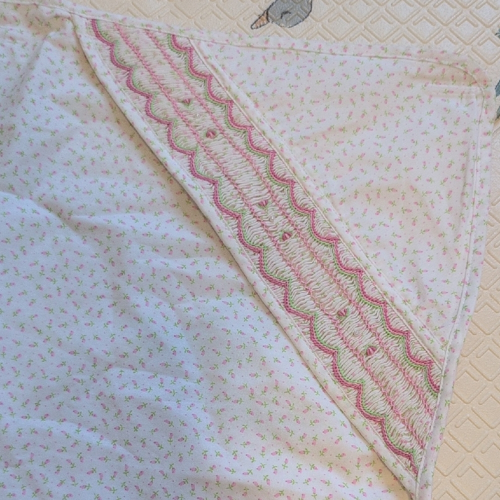 NWT Petit Ami Pink and White Floral Baby Blanket With Smocked Detail